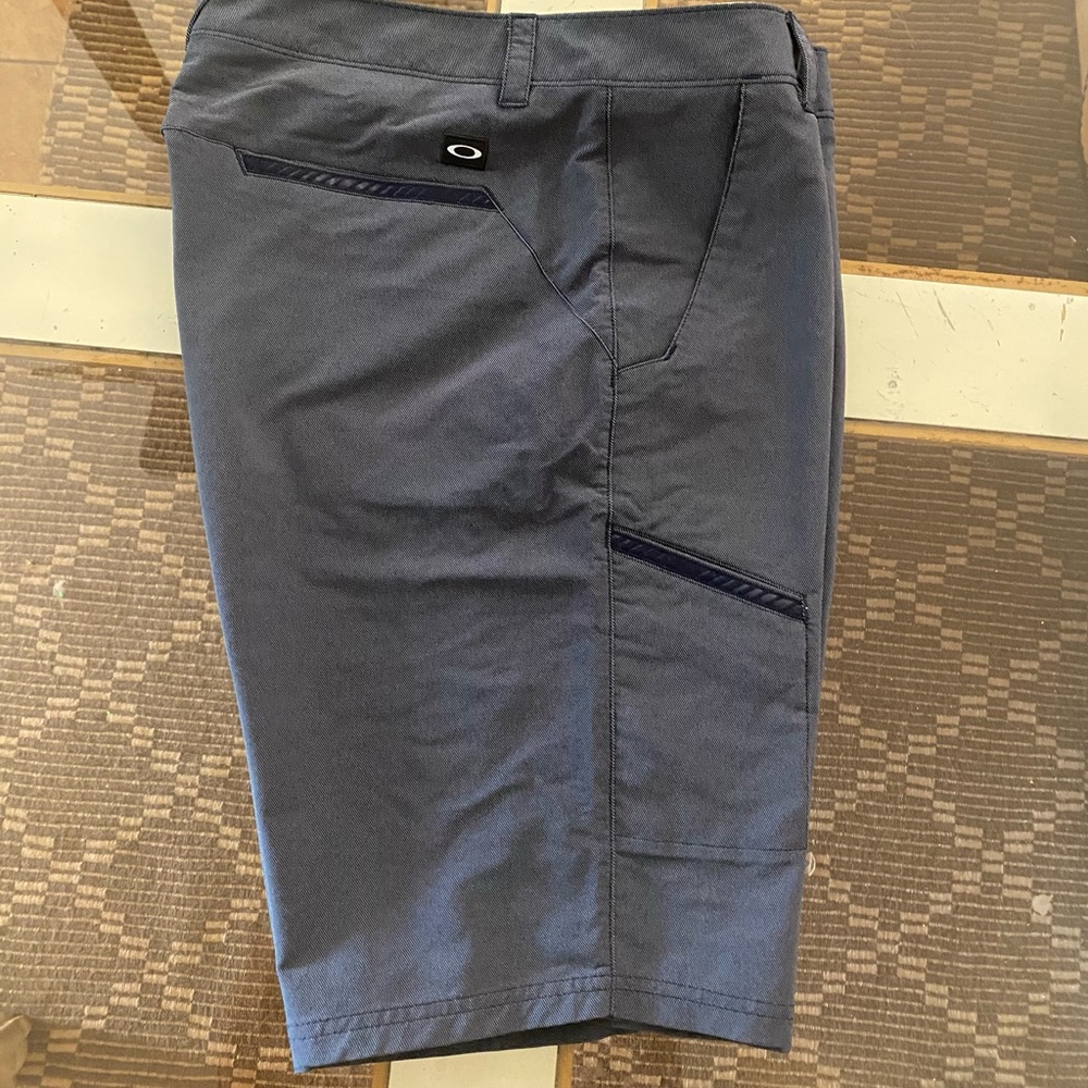 Oakley men’s shorts size 36